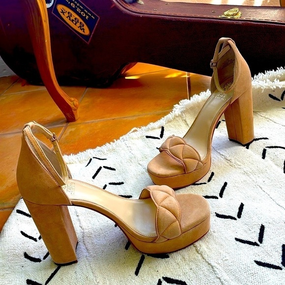 NWT Vince Camuto 5” Anklestrap Platforms in Vintage Nude Size 10 1/2 - Picture 2 of 7